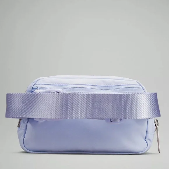 lululemon everywhere belt bag 🤍 - Picture 4 of 6